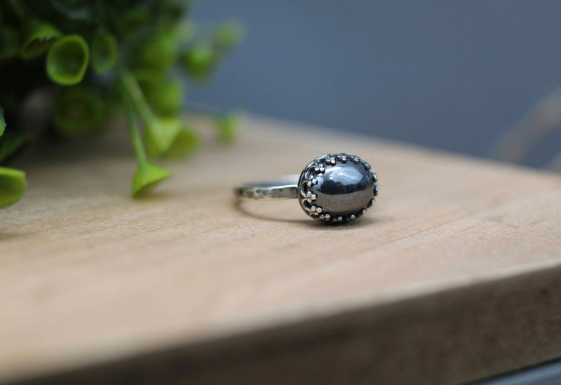 KENSINGTON Ring - Hammered Sterling Silver 1.75mm band w/ Hematite Cabochon