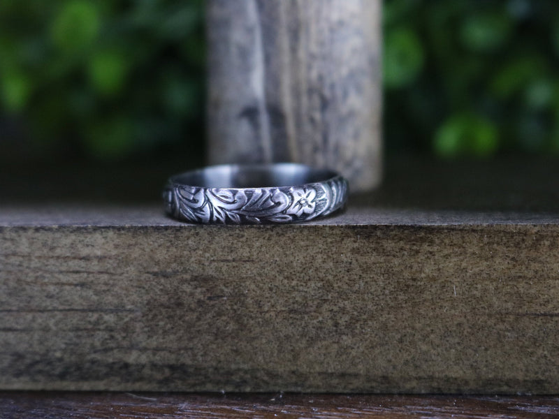 IRIS Ring - Sterling Silver Flowering Leaves Tapestry Pattern Ring, 4mm wide, Every Day Ring